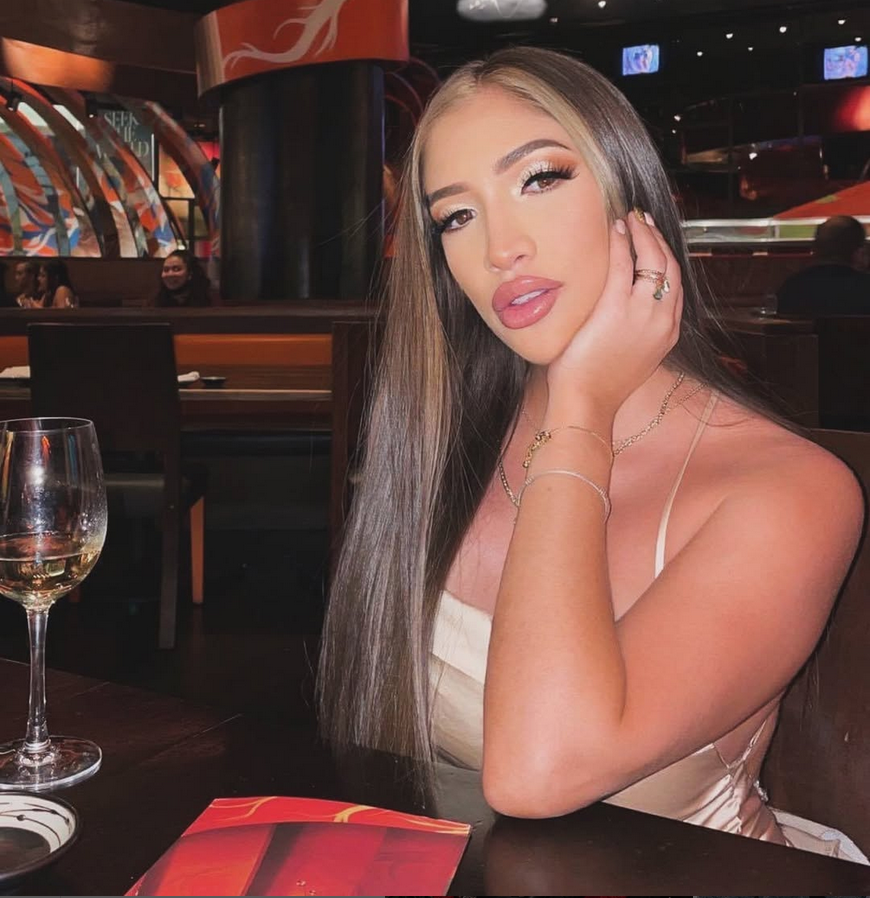 Laury Saavedra